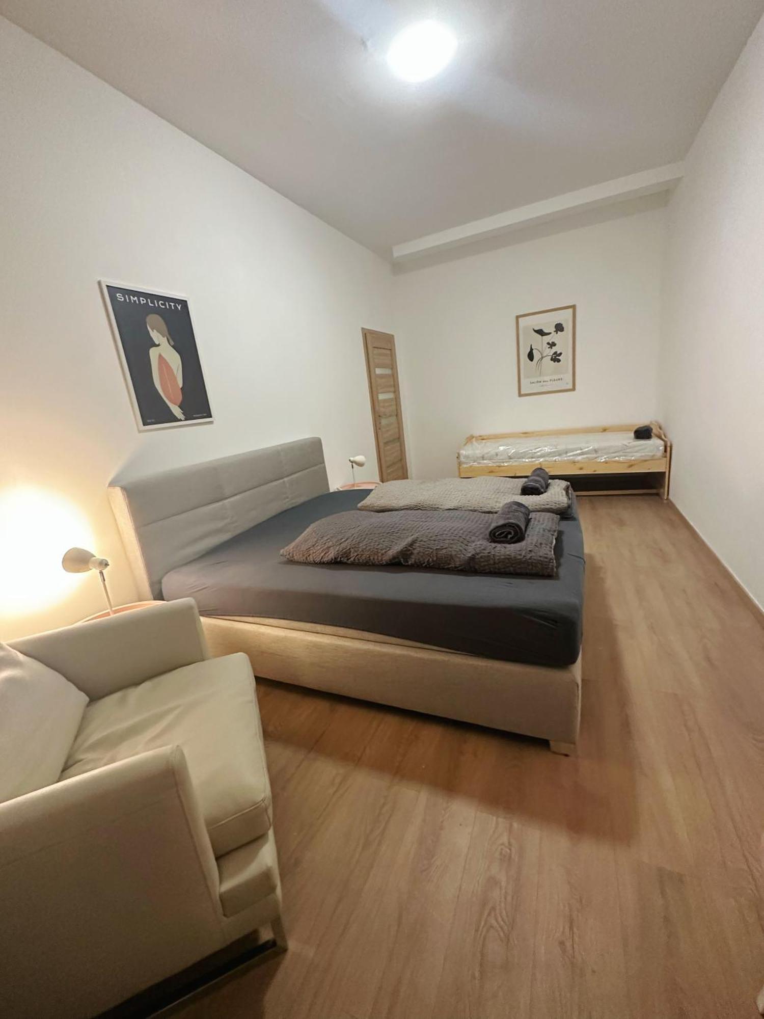 デュッセルドルフ2Schlafenzimmer 5Betten Montuerwhonungアパートメント エクステリア 写真